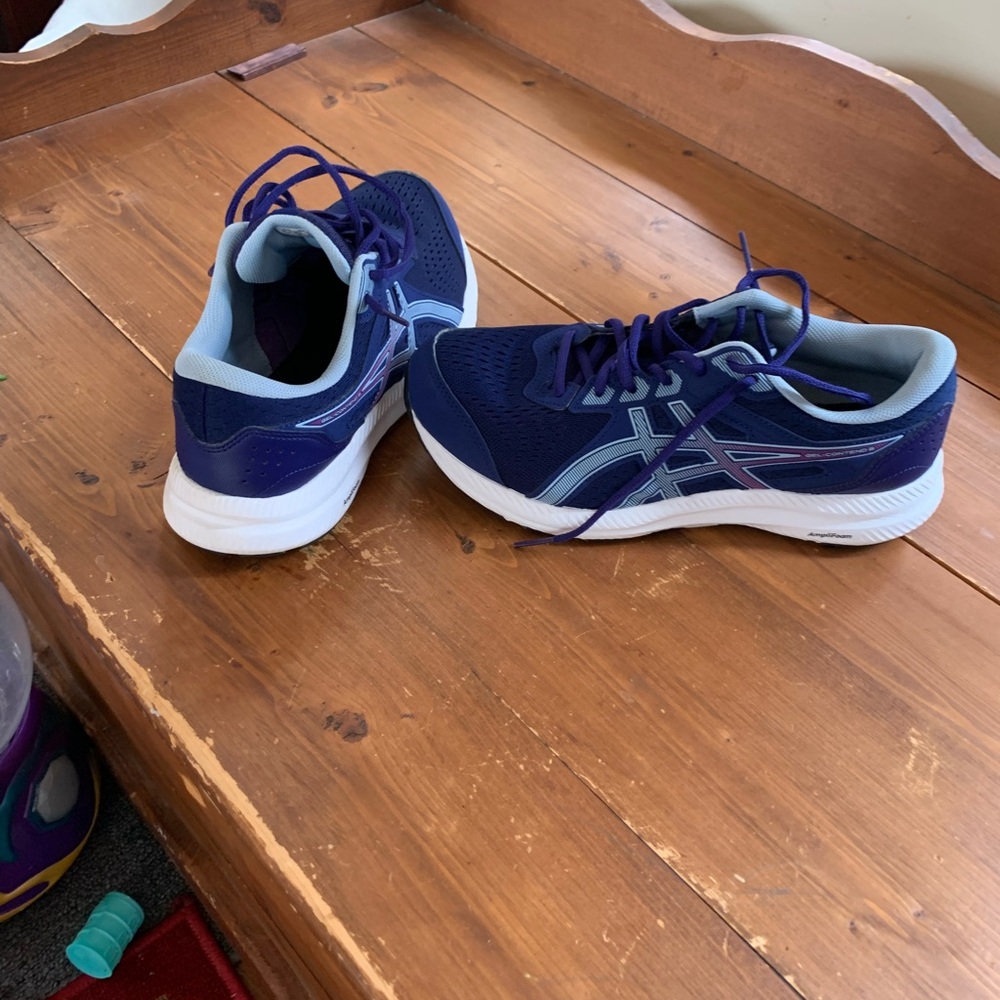 ASICS Gel-Contend 8 women’s size 9